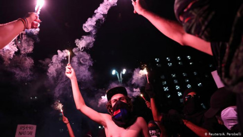 Policía militar brasileña reprimió protesta por aumento de pasaje Latinoamérica