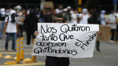 Varias localidades de Colombia amanecen en toque de queda tras hechos de violencia Latinoamérica