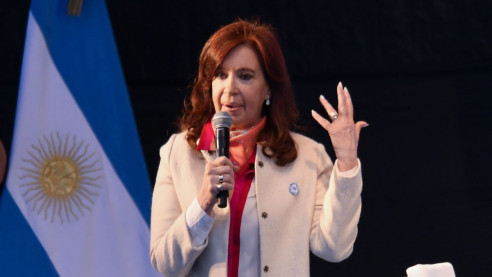 Expresidenta argentina Fernández pide ir a juicio oral por