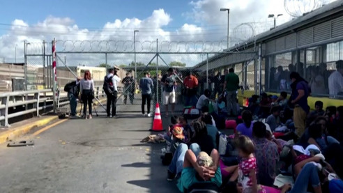 (Video) Migrantes bloquearon puente fronterizo al norte de México Justicia y DD.HH