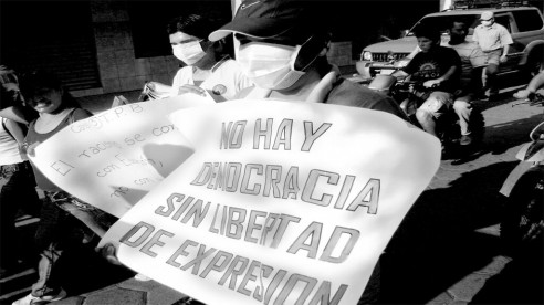 Ante el rechazo y las críticas Gobierno de facto boliviano derogó decreto que restringe la libertad de expresión Bolivia