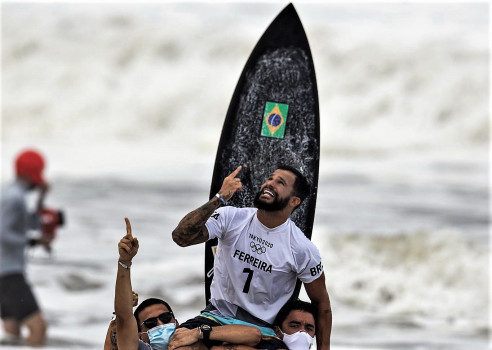 Italo Ferreira: el joven brasileño que surfeó la pobreza hasta llegar a lo más alto del olimpismo Reportajes & Investigación