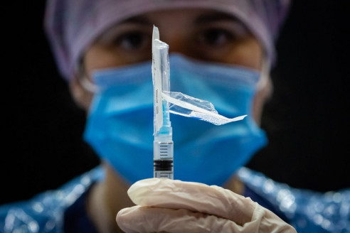 Un miembro de la Agencia Europea de Medicamentos afirma que existe conexión entre la vacuna AstraZeneca y la trombosis Actualidad