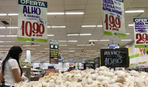 Brasil ahogada por la crisis: Precios de los alimentos se disparan en el país amazónico Latinoamérica