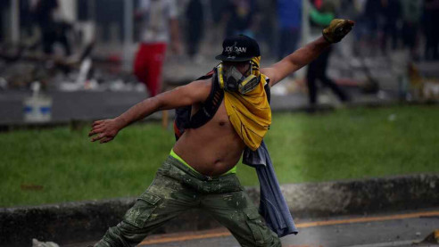 Duque ordenó máximo despliegue militar en un intento por aplacar fuertes protestas en Cali Latinoamérica