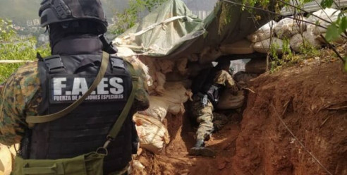 Autoridades venezolanas denuncian que paramilitares colombianos entrenaban a bandas en Cota 905 de Caracas Portada