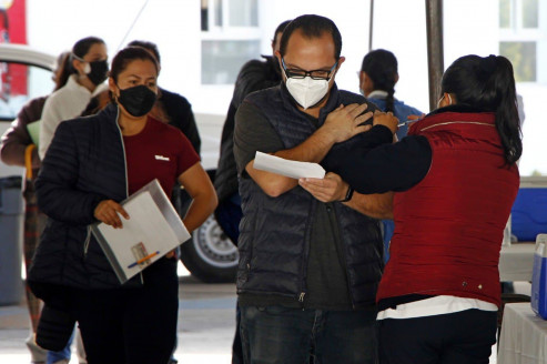 Vacuna mexicana Patria entra en segunda fase de investigación México