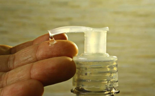 ISP ordena paralización de producción de los laboratorios de Difem Pharma por brote infeccioso: Más de 30 productos serán retirados del mercado Salud