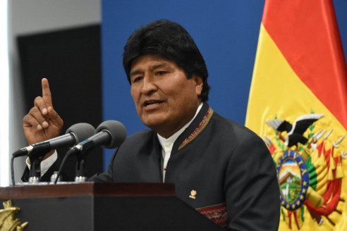 Evo Morales parte a México en avión de las FF. AA. aztecas: