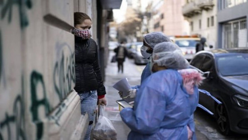 Argentina supera los 2.000 fallecidos por COVID-19 Latinoamérica