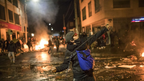 (Videos) Al menos 5 muertos en las protestas desatadas en Bogotá tras la muerte de un abogado a manos de la policía Latinoamérica