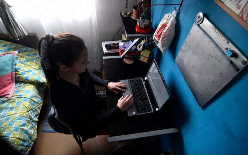 Empresas deberán pagar servicios públicos a empleados con teletrabajo en Panamá Actualidad