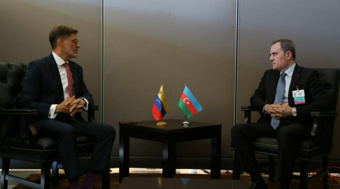 Canciller venezolano recibe invitación a la Cumbre del Mnoal Venezuela