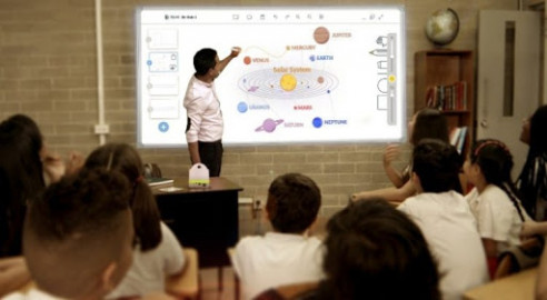 Trabajo escolar sobre falsos positivos indigna al uribismo en Colombia Latinoamérica