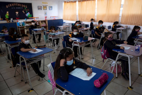 Nuevo protocolo sanitario para escuelas y jardines infantiles: Colegio de Profesores exige al Mineduc medidas