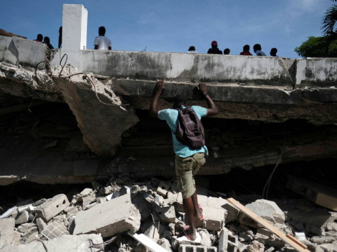 Cifras oficiales: Aumenta a 2.189 los fallecidos por terremoto en Haití Latinoamérica