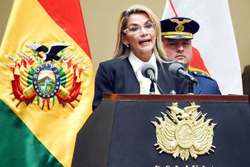 ¿Bolivia se va por el camino fácil? Clausuran año escolar: