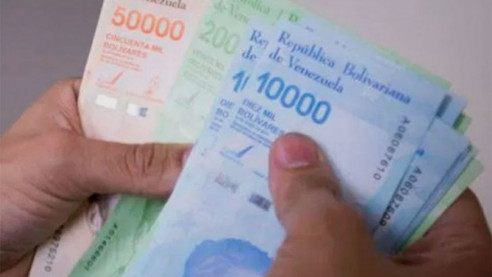 Gobierno venezolano ajusta salario mínimo pese a la crisis económica Latinoamérica