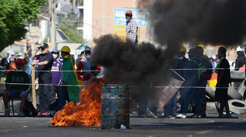 Bolivia: Muere manifestante al fallarle un artefacto explosivo Latinoamérica