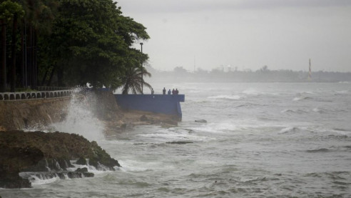 Fuertes lluvias ponen en alerta a 21 comunidades en República Dominicana Latinoamérica
