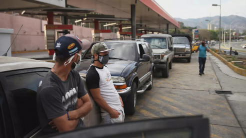 Encuesta revela que venezolanos rechazan categóricamente sanciones de EE.UU. contra el diésel Venezuela