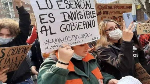 Uruguay: Ciudadanos protestan para exigir presupuesto en viviendas Actualidad