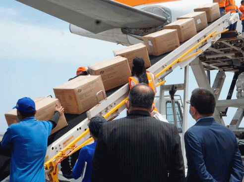 A Venezuela llegaron 35 toneladas de insumos para tratamiento contra el Covid-19 provenientes de China Latinoamérica