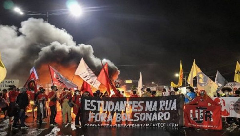 Estudiantes de Brasil demandan la renuncia inmediata de Bolsonaro Latinoamérica