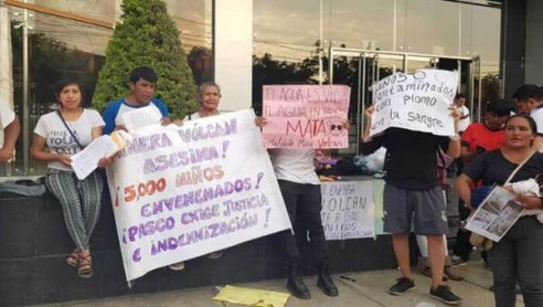 Perú: Familias exigen ayuda para sus hijos enfermos de cáncer por contaminación minera Perú
