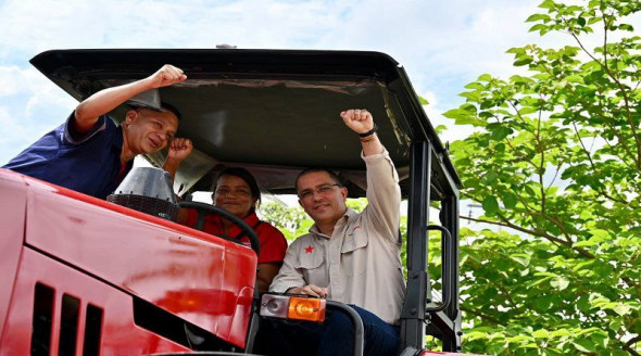 Gobierno Impulsa al Complejo Industrial Santa Inés para fabricar tractores y maquinarias Venezuela