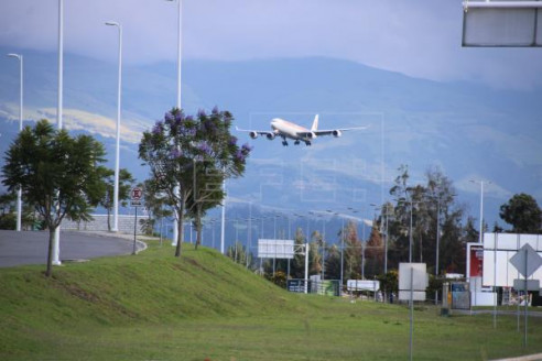 Ecuador reanuda viajes internos en medio de la pandemia: por avión y por tierra Latinoamérica