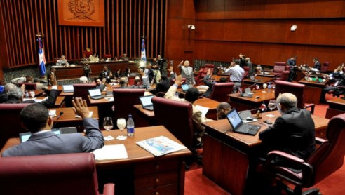 Senado dominicano discute prorroga de estado de emergencia por Covid-19 Latinoamérica