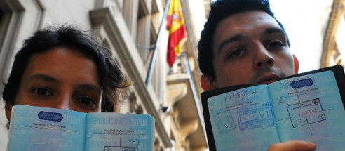 Varados y sin trabajo se quedaron mil argentinos en España Latinoamérica