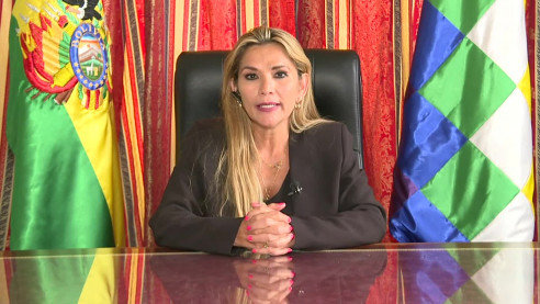Bolivia: Jeanine Áñez afirma que no existe crisis en su mando y cambia a 3 ministros Latinoamérica