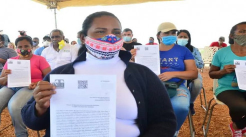Entregan títulos de tierra en Guárico Venezuela