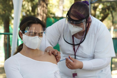 Suman 4.6 millones de inscritos, de 59 a 50 años, para la vacuna México