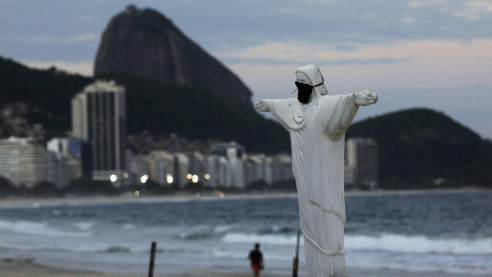 El miedo cunde entre los adultos mayores que habitan en los barrios de Copacabana Latinoamérica