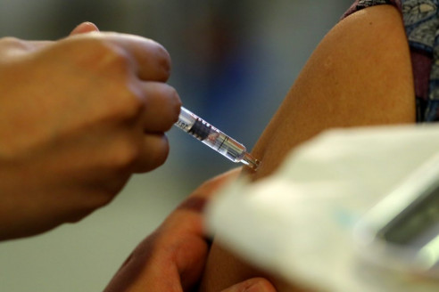 Estudio UC: Ningún vacunado con Sinovac ha fallecido por coronavirus en 6 meses Chile
