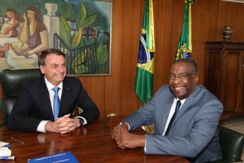 Brasil: ministro de Educación renuncia tras escándalo por datos falsos en su currículo Latinoamérica