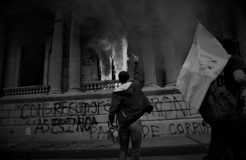 ¿Qué pasa en Guatemala? Claves para entender las masivas protestas callejeras Reportajes & Investigación