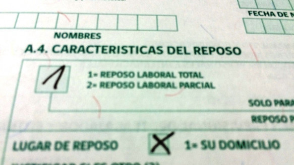 Proponen inhabilitar de por vida a médicos que otorguen licencias falsas Chile