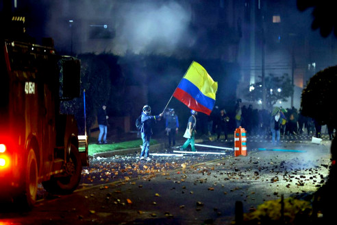 Otra noche de represión del Esmad en Colombia: la violencia no cesa Latinoamérica