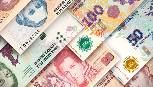 Argentina: El peso se devalúa 4 % frente al dólar a tres días de las elecciones Latinoamérica