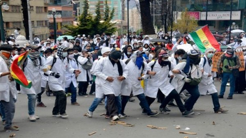 Médicos bolivianos amenazan con un paro por falta de equipos de bioseguridad Latinoamérica