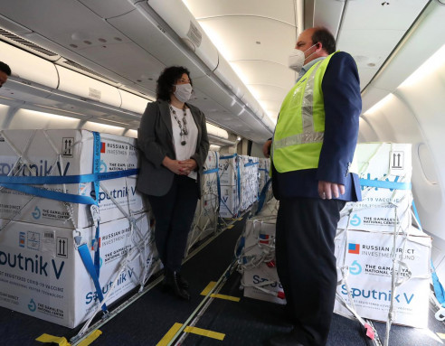 Más de 400.000 dosis de vacuna rusa contra Covid-19 arribaron este domingo a Argentina Actualidad