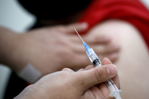 Covid-19: Se detiene el crecimiento de la pandemia a nivel nacional, pero en 9 regiones persiste aumento de casos Chile