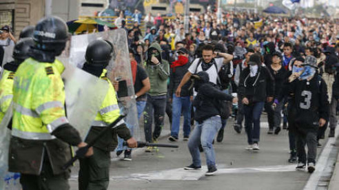 Reportan heridos en Bogotá tras enfrentamiento entre autoridades y transportistas Latinoamérica