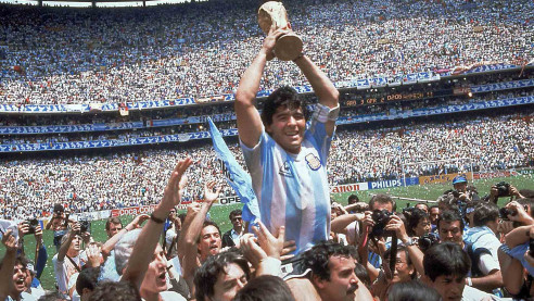 “Nos hiciste inmensamente felices”: Presidente Alberto Fernández se pronuncia sobre la muerte del astro argentino Latinoamérica