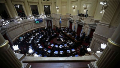 Senado de Argentina autoriza al presidente Fernández firmar decretos sobre la pandemia Argentina