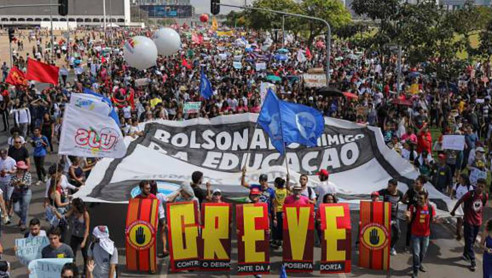 Estudiantes y docentes marcharon por segunda ocasión contra el gobierno de Jair Bolsonaro Latinoamérica